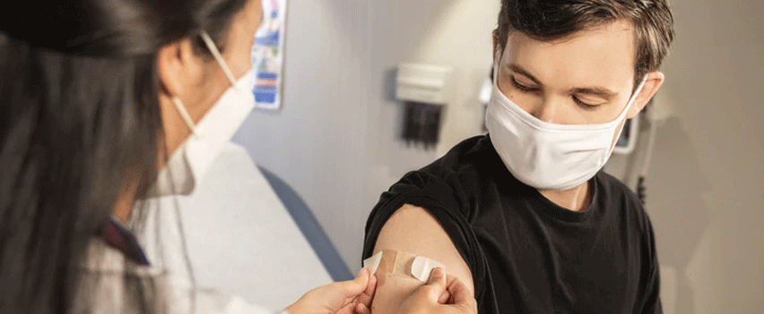 Rio Grande do Norte inicia vacinação contra a meningite para pessoas com idade de 11 e 12 anos.