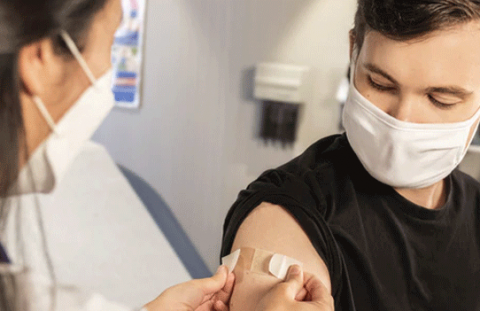 Rio Grande do Norte inicia vacinação contra a meningite para pessoas com idade de 11 e 12 anos.